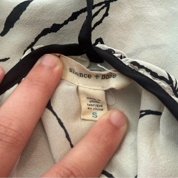 Zip Up Black & White Blouse - Picture 5 of 5